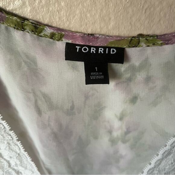 Torrid Size 1 Floral Boho Lightweight V Neck Blouse - Picture 3 of 4